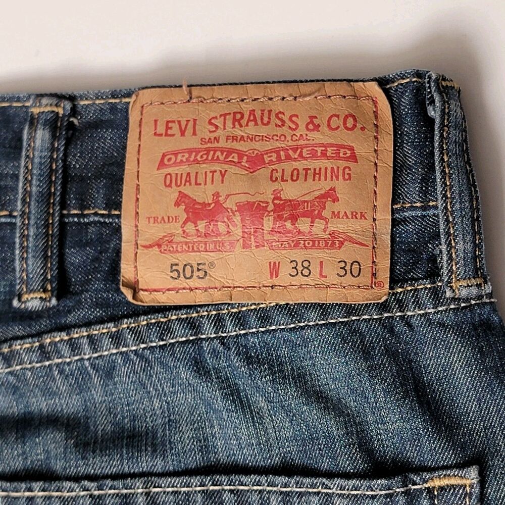 Levi's 505 Jeans Men's 38x30 Blue Faded Denim Cotton Regular Fit Straight Leg - Picture 4 of 8
